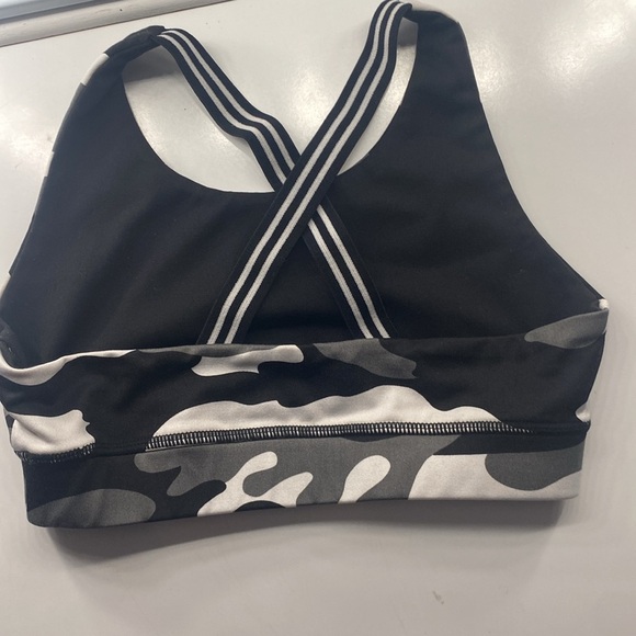 Super cute camo sports bra, Size 10-12 - Picture 2 of 2